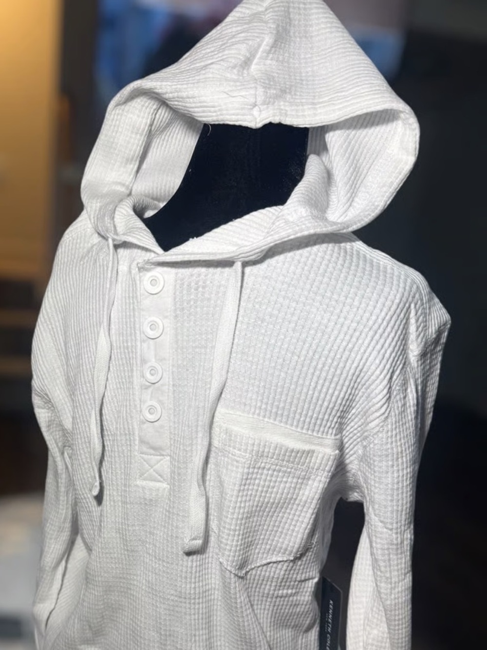 Kenneth Cole White Textured Casual Shirt
Date night shirt.